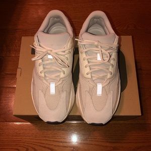 adidas Yeezy Boost 700 Analog size 9.5